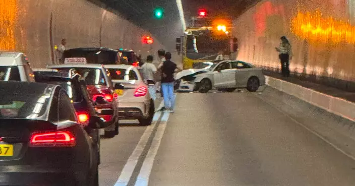 涉6.18機場黃金劫案 21歲男撞車揭遭通緝被捕 案件至今18人落網