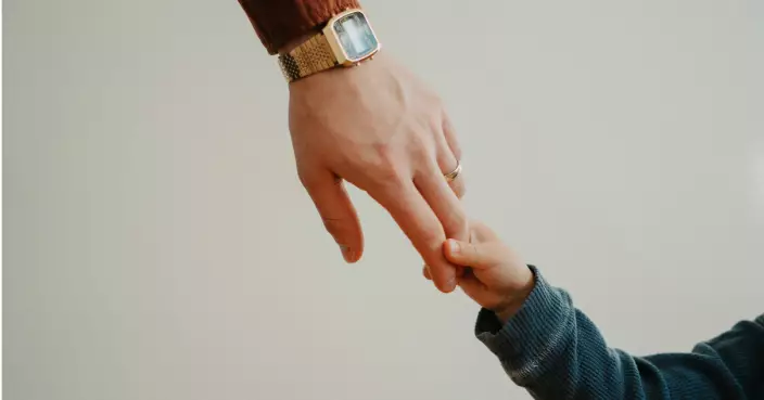 生育率高低睇男人？諾貝爾獎得主提出少子化解方：父親要「可靠」
