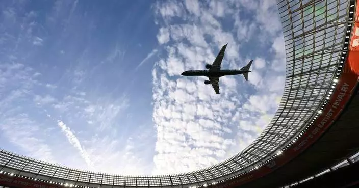 南非客機超低空飛越體育館引爭議 專家憂容錯空間不足