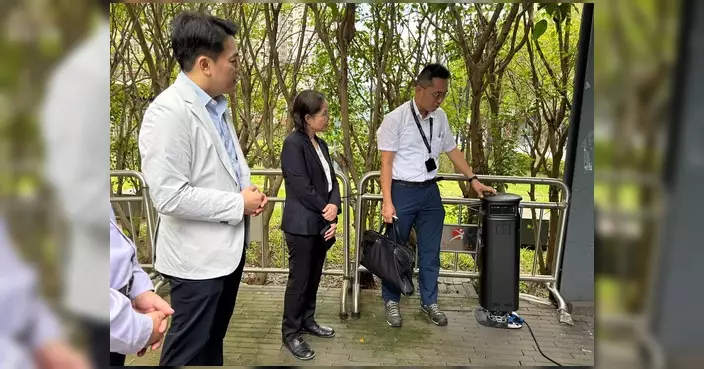 食環署引入「吞天蛙」捕蚊機及自動清掃機械人 黃淑嫻視察試點