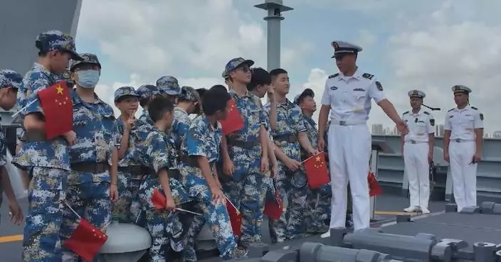 超200港澳青年參觀解放軍海軍軍營