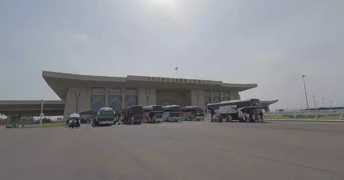 霍爾果斯口岸出入境人次破紀錄 跨境旅遊貿易暢旺