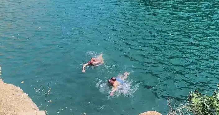 塞爾維亞天氣酷熱 民眾湧森林河畔避暑