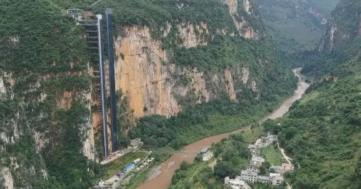 雲南懸崖升降機纜車助學童上學 路程縮短帶動社區經濟