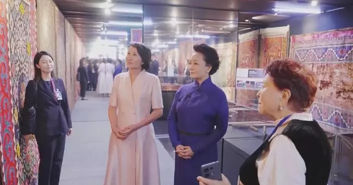 彭麗媛訪吉爾吉斯國家歷史博物館 冀加強兩國文化交流
