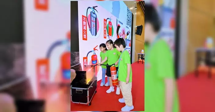 消防處協辦慈善親子消防步行日 約600名學童家長參與學應急