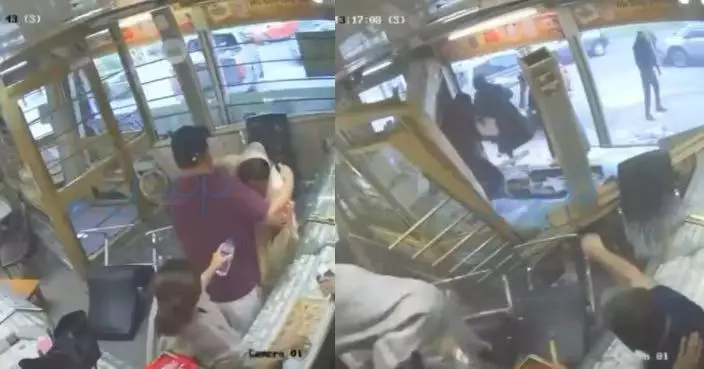 7蒙面匪徒兩度駕車撞珠寶店欲搶劫 英20歲店主持棒球棍英勇反擊逼退