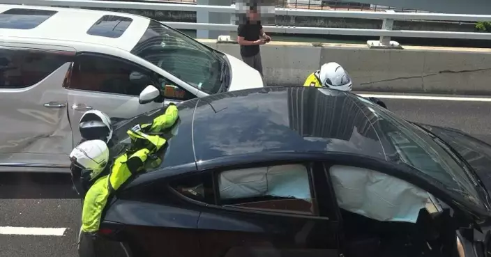 東區走廊3車相撞一司機昏迷送院　往中環方向交通一度受阻