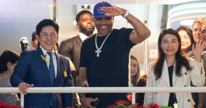 NBA傳奇球星艾佛遜現身跑馬地馬場觀賽 體驗世界級體育娛樂活力
