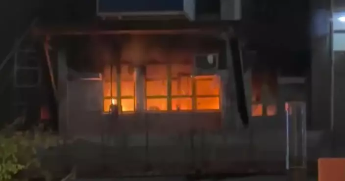 啟德沐禮街公屋地盤起火 火光熊熊冒黑煙