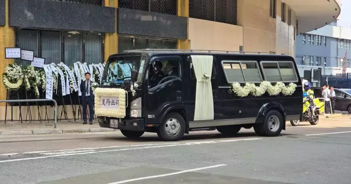 董建華公祭大殮董太現身靈堂 靈車上午10時許離開殯儀館