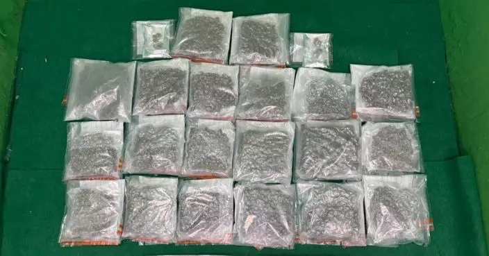 內地男曼谷飛抵本港藏大麻花及私煙被捕