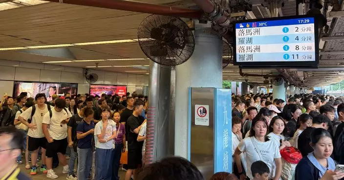 中秋傍晚各區湧收工人潮 港鐵金鐘九龍塘站逼爆