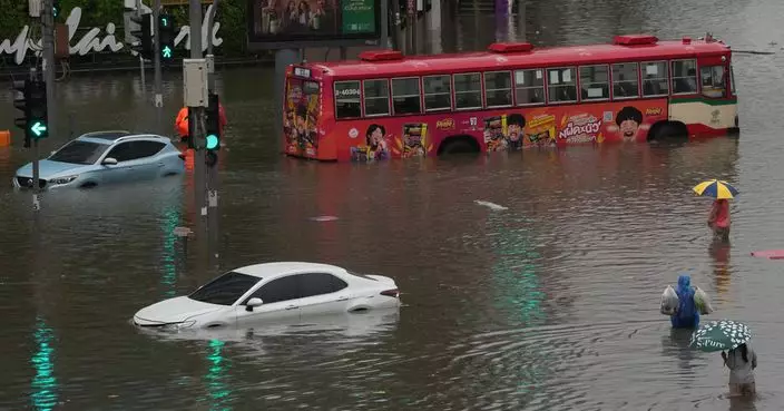 泰國曼谷連場暴雨引發水災 市長宣布全市為災區