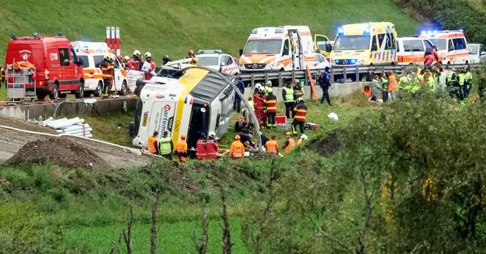 瑞士旅遊巴翻側多人死傷 警方指無其他車輛涉事
