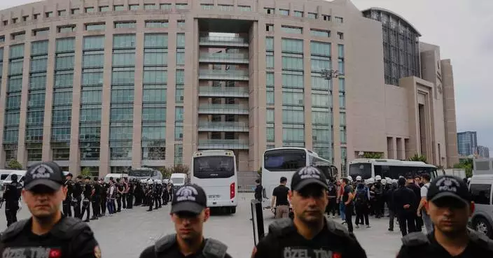 伊斯坦布爾法院外示威聲援LGBTQ+人士 警拘捕數十人