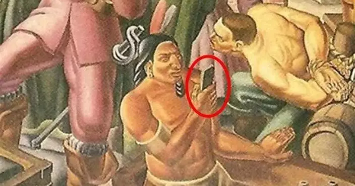 1937年壁畫驚現男子睇iPhone？網民驚呼時空穿越　專家揭真相