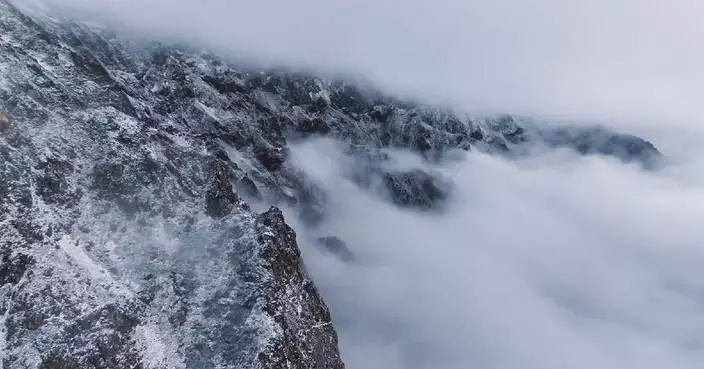 甘肅官鵝溝風景區迎秋季首場降雪
