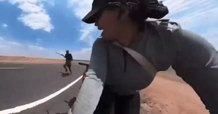 獨遊肯尼亞遭持刀男狂追 摩洛哥女網紅嚇壞搏命踩單車逃生 驚險畫面曝光