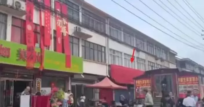 新娘家樓下是殯葬用品店 江蘇老闆貼心用紅毯遮招牌還停業兩日獲激讚