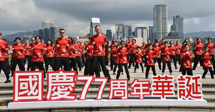 賀國慶及紀念詠春拳術南傳77周年  77人添馬公園齊打詠春賀雙「77」