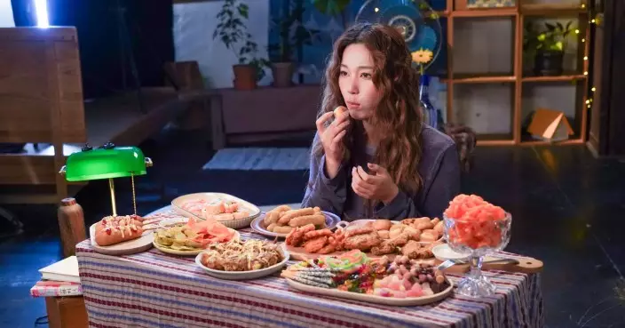 黃淑蔓自導新歌《餓》MV一鏡到底玩吃播 為食兼戀愛腦度身訂造 揭宵夜不水腫體質