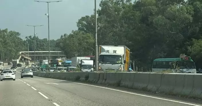 新田公路小巴與貨車相撞至少13傷　運輸署：近錦繡花園部分行車線封閉