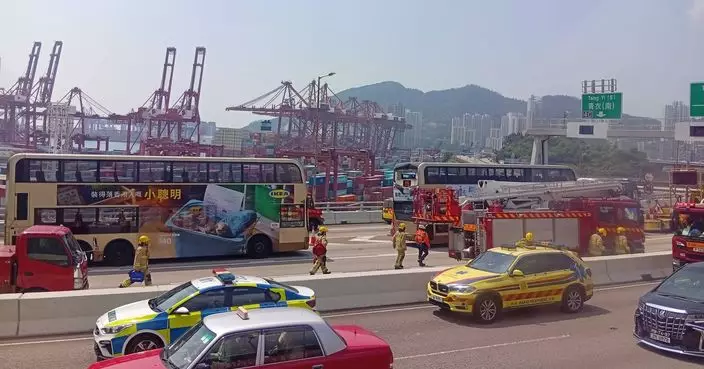 青葵公路發生4車串燒意外 包括3架巴士及一架輕型貨車