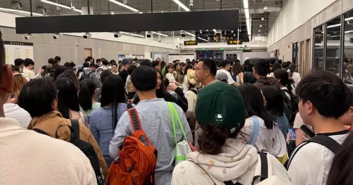 陳國基籲旅客避開深宵高峰過關 將輪候時間減至最低