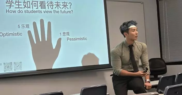 小學副校科大講Talk意外爆紅獲封「大隻版朴寶劍」 本尊回應：件衫係緊咗少少！