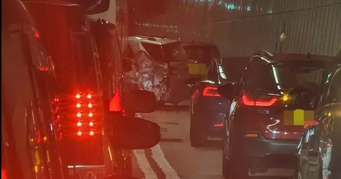 香港仔隧道早上三車相撞   涉私家車旅遊巴無人傷