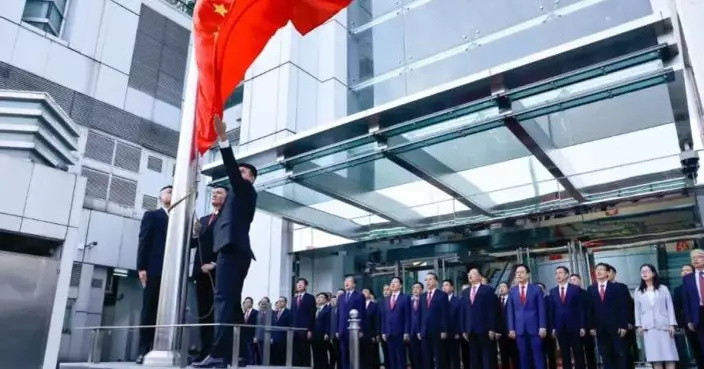國慶77周年　中聯辦及外交部駐港公署早上舉行升旗儀式