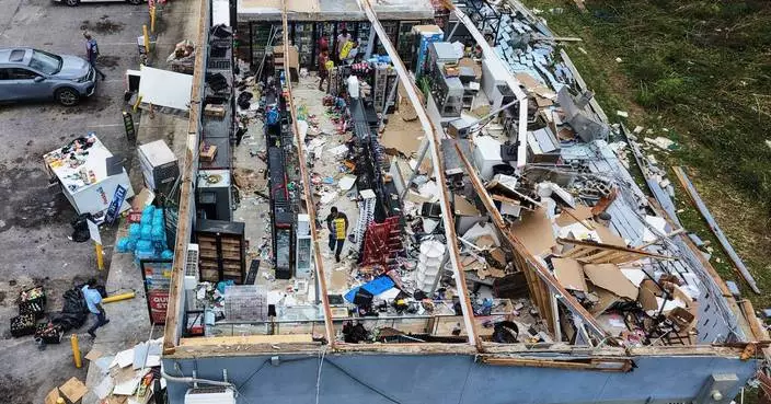 颶風艾賽亞移入內陸肆虐 佛州狹長地帶屋頂外牆被毀
