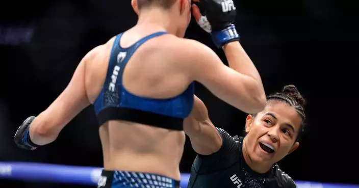 施華擊敗王聰 奪得UFC女子蠅量級冠軍