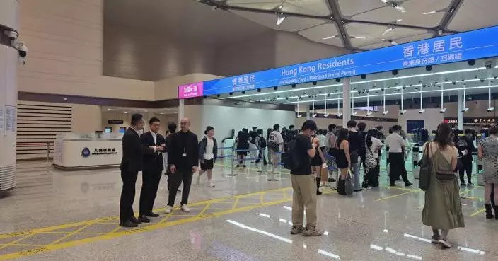 入境處副處長視察皇崗口岸及深圳灣管制站 深宵出入境大堂整體暢順