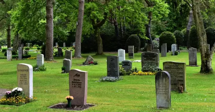 德禮儀師洗劫死者遺物拔遺體金牙變賣 獲利221萬與妻買豪車住豪宅 下場曝光