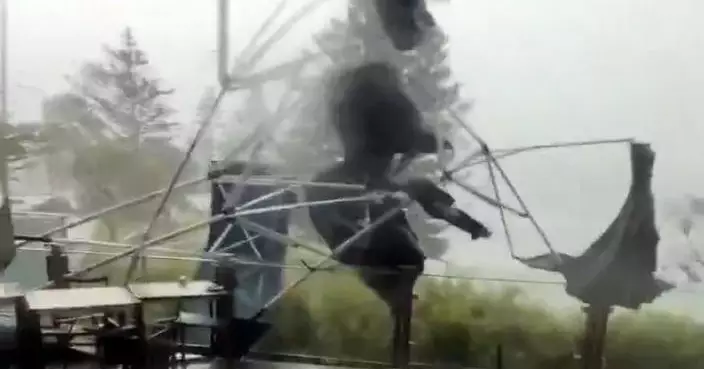 龍捲風橫掃澳洲沿海小鎮！戶外家具遭捲上半空 人口密集區屬罕見