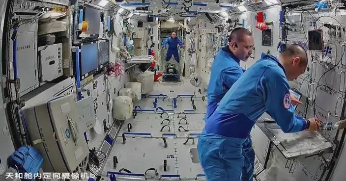 神舟二十三號太空人進行太空科學實驗、設備維護及健康檢查