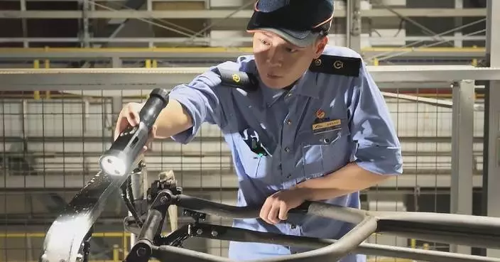 年輕技工確保中國高鐵安全運作