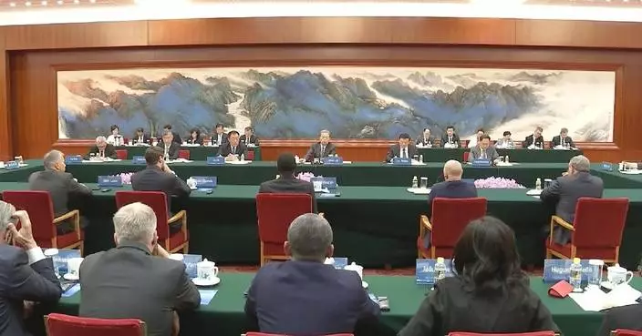趙樂際北京會見國際議員友好交流論壇的各國代表