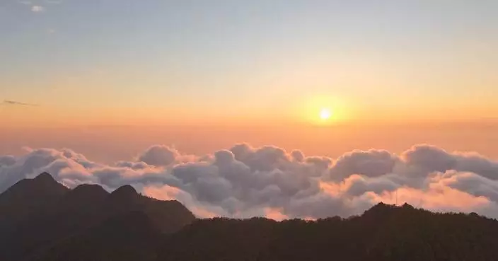 山西太岳山秋色迷人 雲海紅葉交織美景