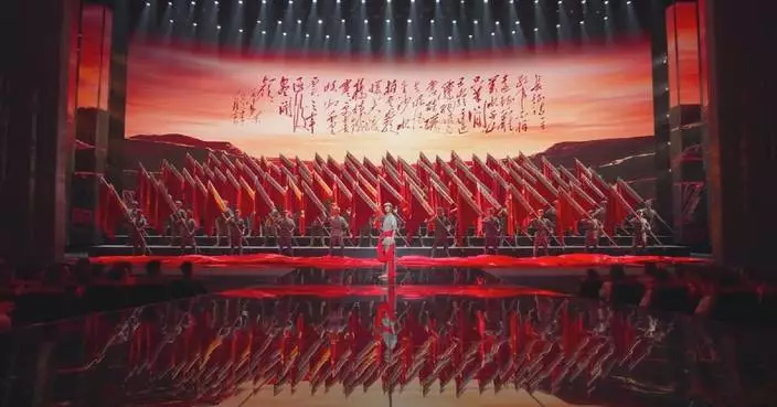振奮人心合唱表演重現長征精神