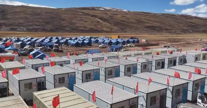 西藏地震災民遷入預製屋應對嚴寒
