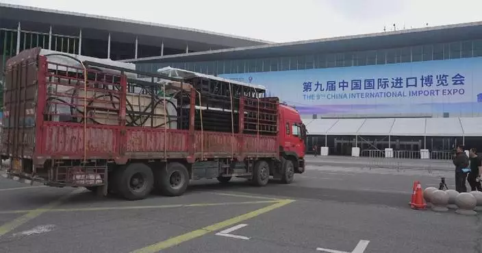 第九屆中國國際進口博覽會展位搭建展開 上海警方優化貨車入場流程
