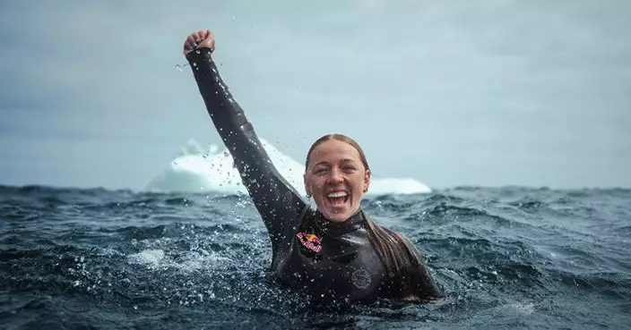 加拿大運動員Molly Carlson 挑戰15 米獨立冰山 成全球首位完成後躍跳水女性