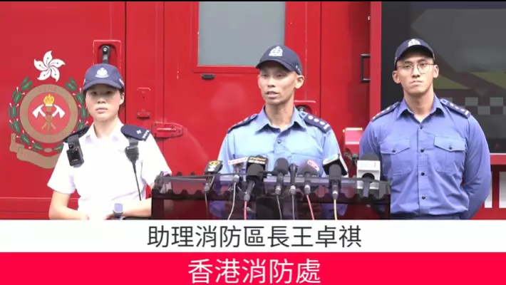 消防處助理消防區長王卓祺(中)簡報案情。警察FB影片截圖