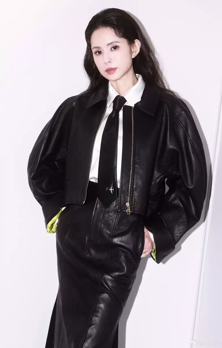 李若彤有「最美的小龍女」之稱。