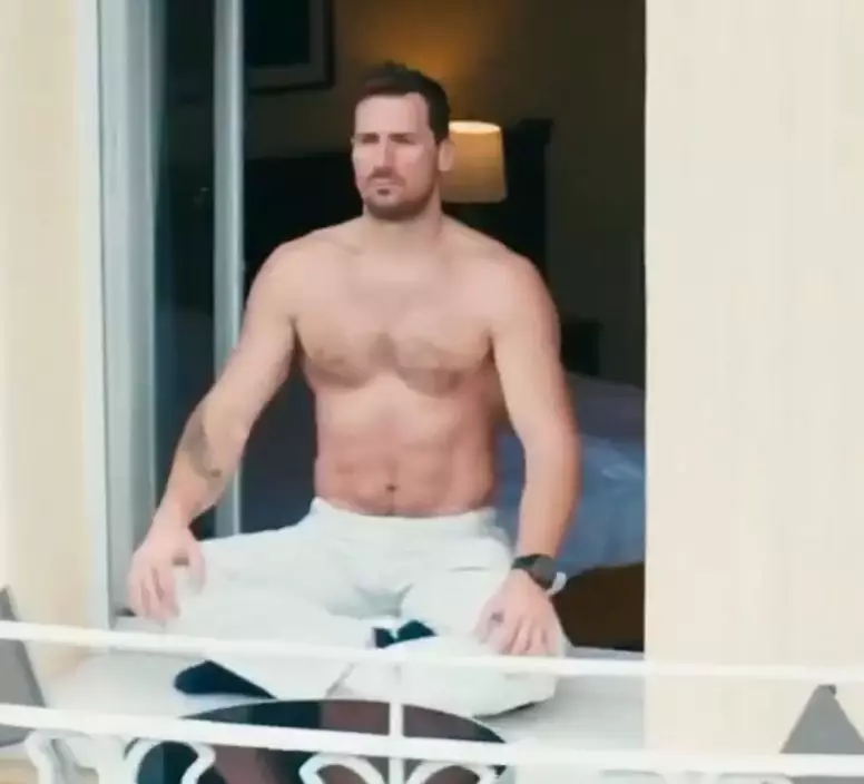 潛水員借「純氧」輔助水下憋氣逾29分鐘打破「最長自主憋氣時間」世界紀錄。影片截圖