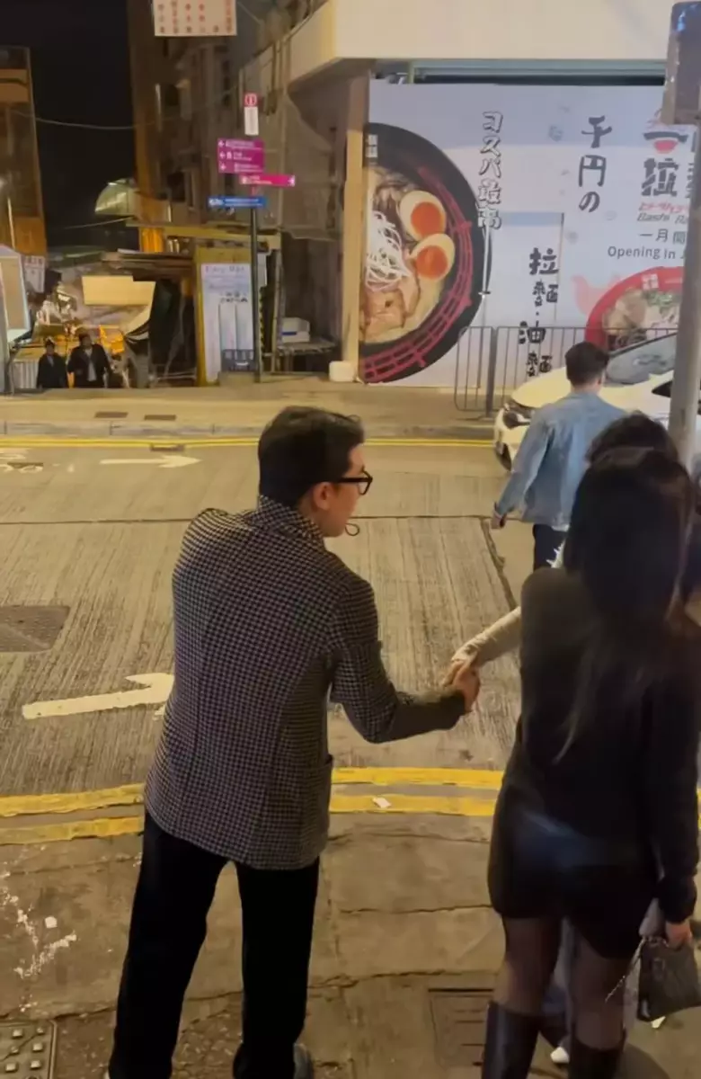 勝利再被目擊現身香港街坊裝漲爆行超市被捕獲