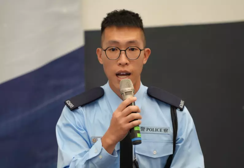 34歲前工程主任陳委麟因協助尋回走失小貓而立志入警，如今以銀笛獎優異成績從警察學院畢業。巴士的報記者攝